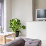 Modern Urban Retreat Apartament *