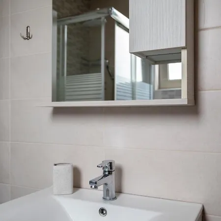 Modern Urban Retreat 아파트 코스 타운