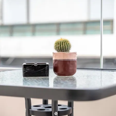 Modern Urban Retreat 코스 타운
